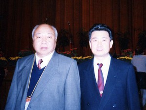 中国名医、北京針灸学会会長、中国針灸三通法研究会会長、賀普仁教授との一枚 